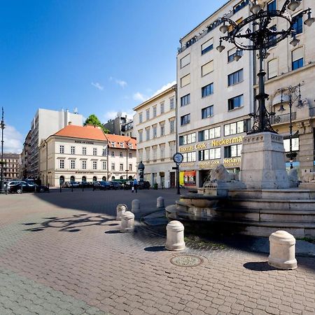 Budapest Central Square 2 Bedrooms Suite - Michaelides Voeroesmarty Square Residences Luaran gambar