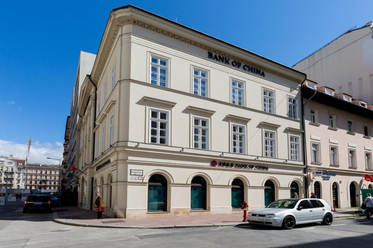 Budapest Central Square 2 Bedrooms Suite - Michaelides Voeroesmarty Square Residences Luaran gambar