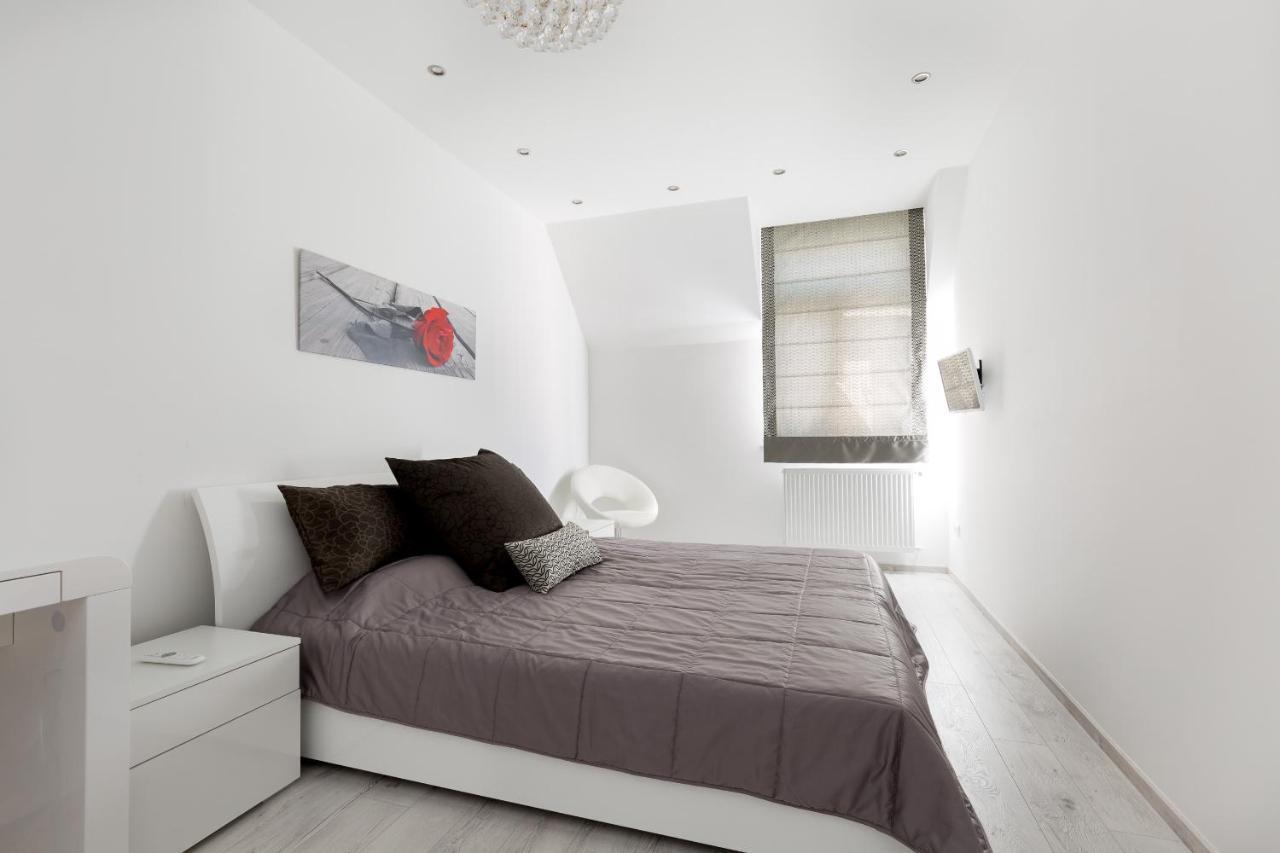 Budapest Central Square 2 Bedrooms Suite - Michaelides Voeroesmarty Square Residences Luaran gambar