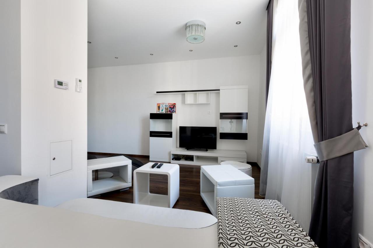 Budapest Central Square 2 Bedrooms Suite - Michaelides Voeroesmarty Square Residences Luaran gambar