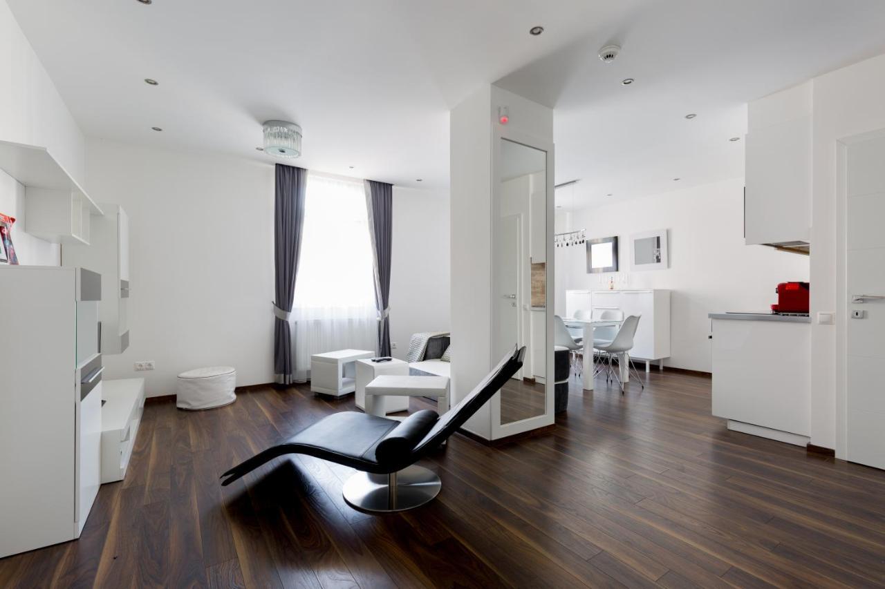 Budapest Central Square 2 Bedrooms Suite - Michaelides Voeroesmarty Square Residences Luaran gambar